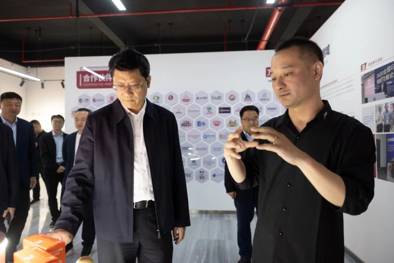 市委书记王进健来小蝌蚪影视污下载调研农业生产工作，中国扬州国际经贸旅游节上小蝌蚪影视污下载喜获农业厅颁“省级龙头企业”