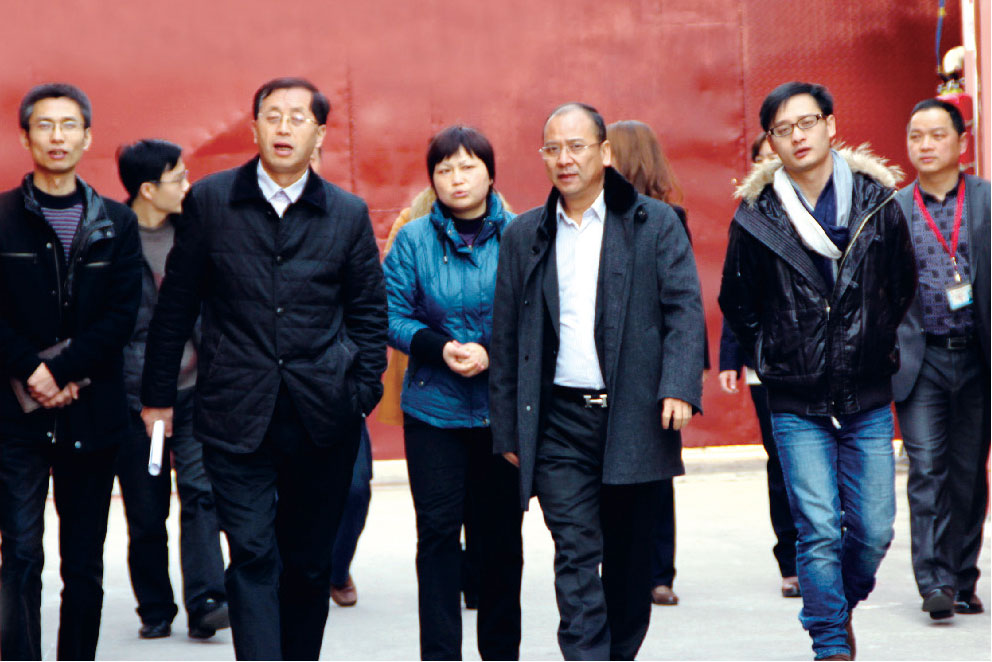 上海市松江区叶榭镇党委书记顾根华率团莅临小蝌蚪影视污下载调研考察