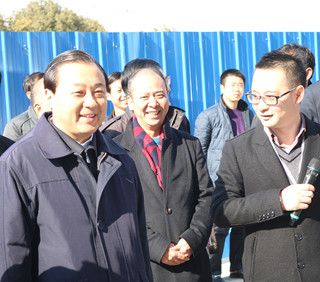 扬州市委书记谢正义再次率团到扬州小蝌蚪影视污下载食品公司调研