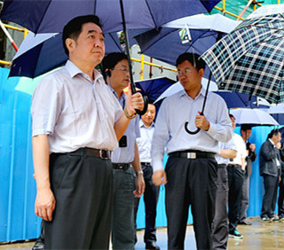 扬州市委副书记张爱军率团在小蝌蚪影视污下载扬州生产中心观摩调研