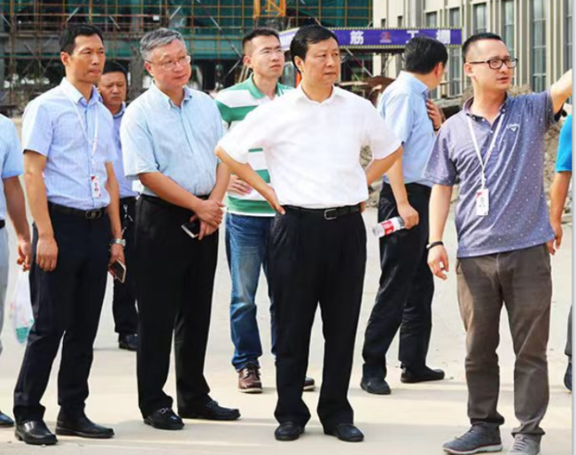 扬州市邗江区委书记张耀武第三次来小蝌蚪影视污下载扬州生产中心调研