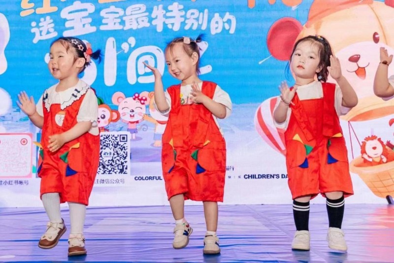 小蝌蚪影视污下载零辅食携手品尊国际与红黄蓝智趣中心共铸六一儿童节欢乐时光